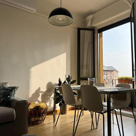 Trilocale Con Due Balconi A Isola Porta Nuova Apartment Milan Luaran gambar