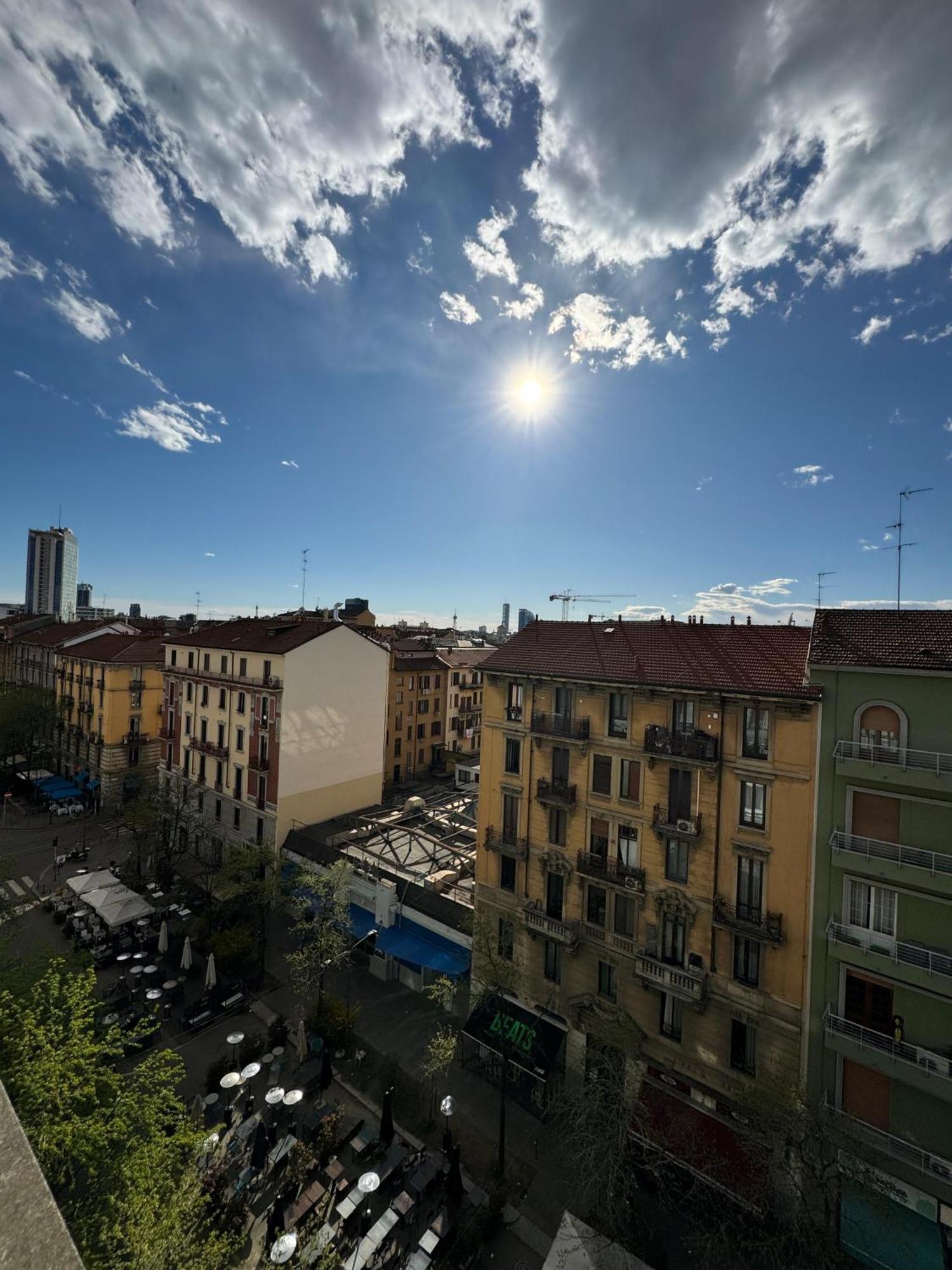 Trilocale Con Due Balconi A Isola Porta Nuova Apartment Milan Luaran gambar