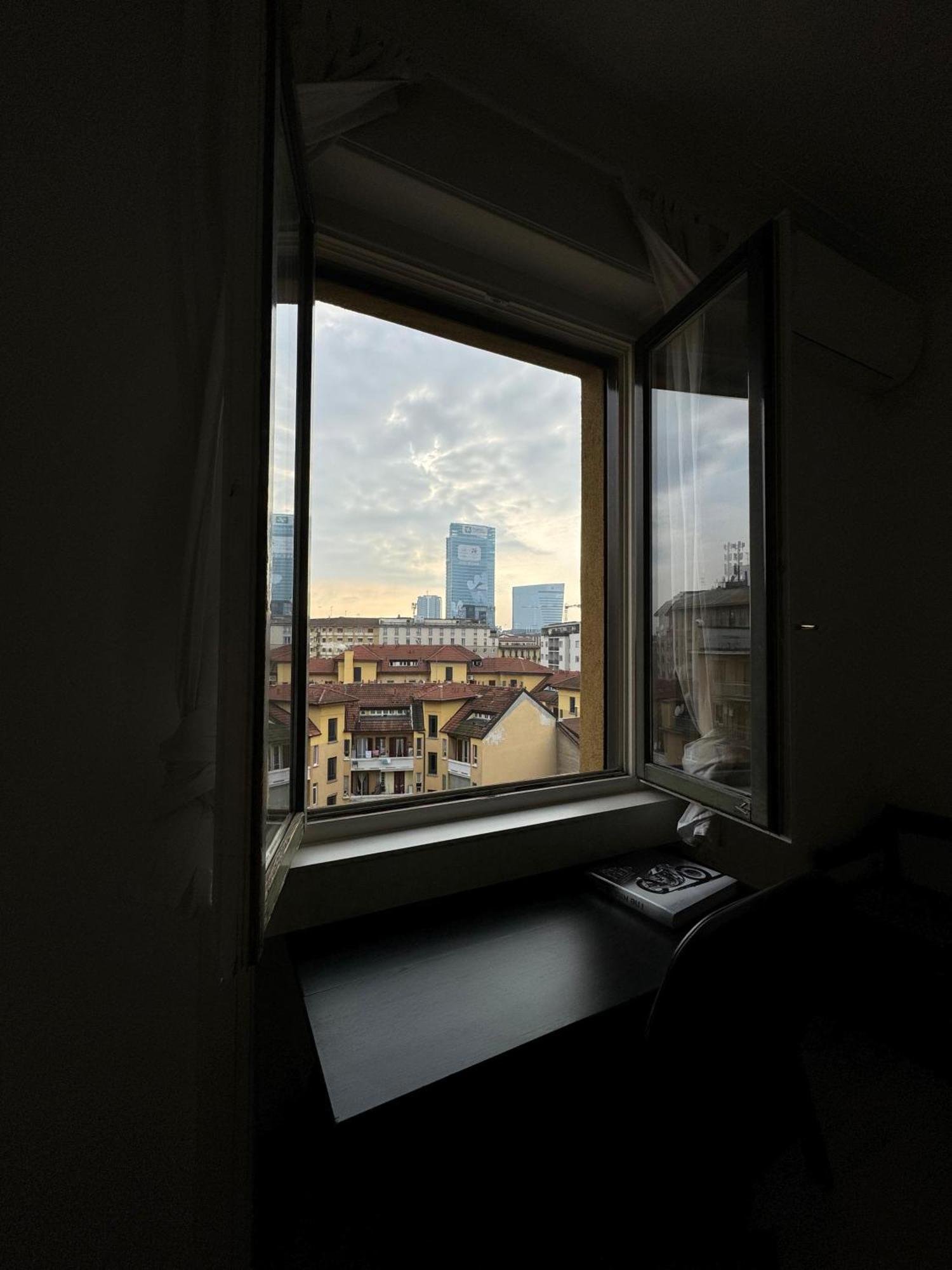 Trilocale Con Due Balconi A Isola Porta Nuova Apartment Milan Luaran gambar