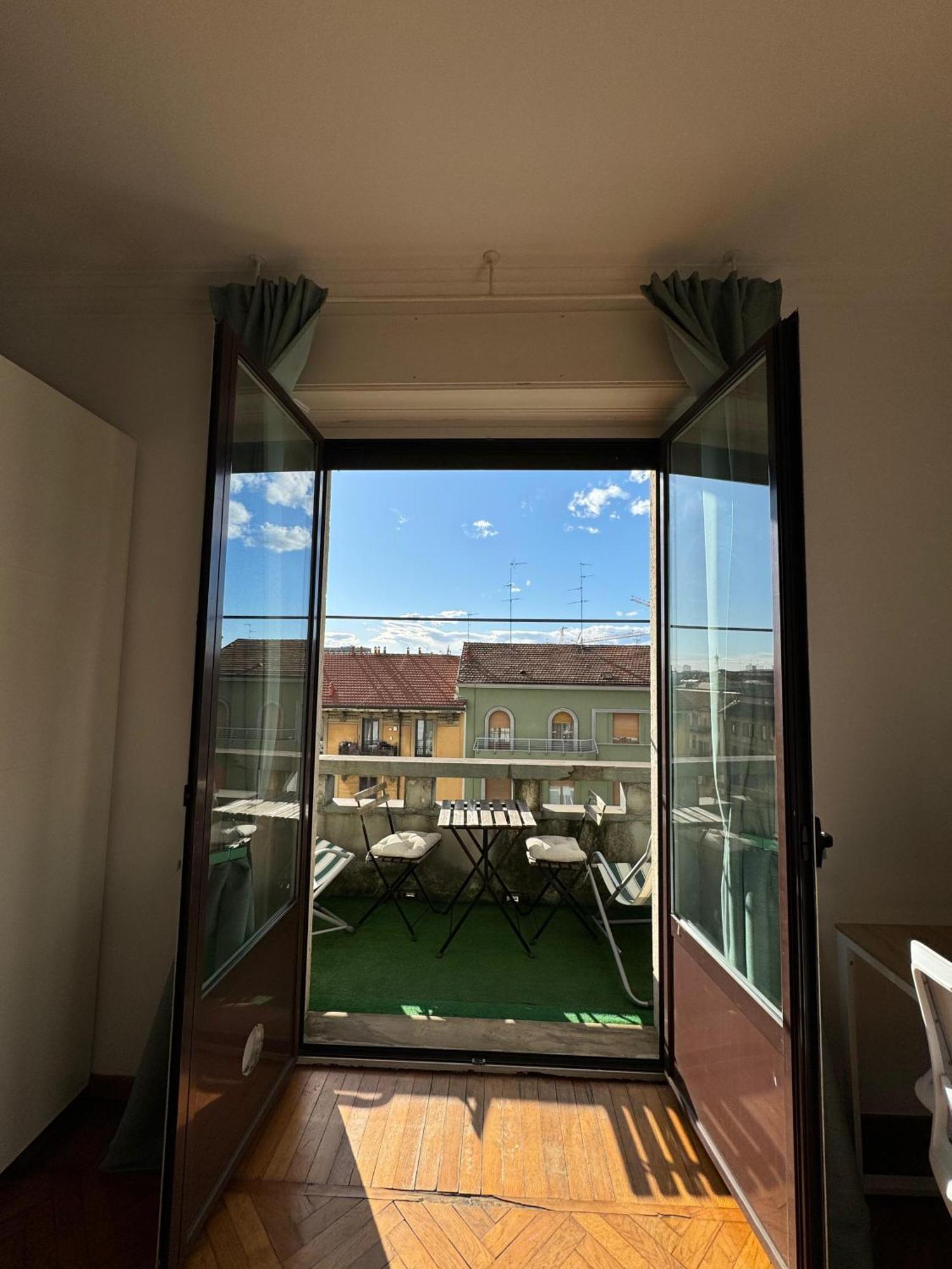 Trilocale Con Due Balconi A Isola Porta Nuova Apartment Milan Luaran gambar