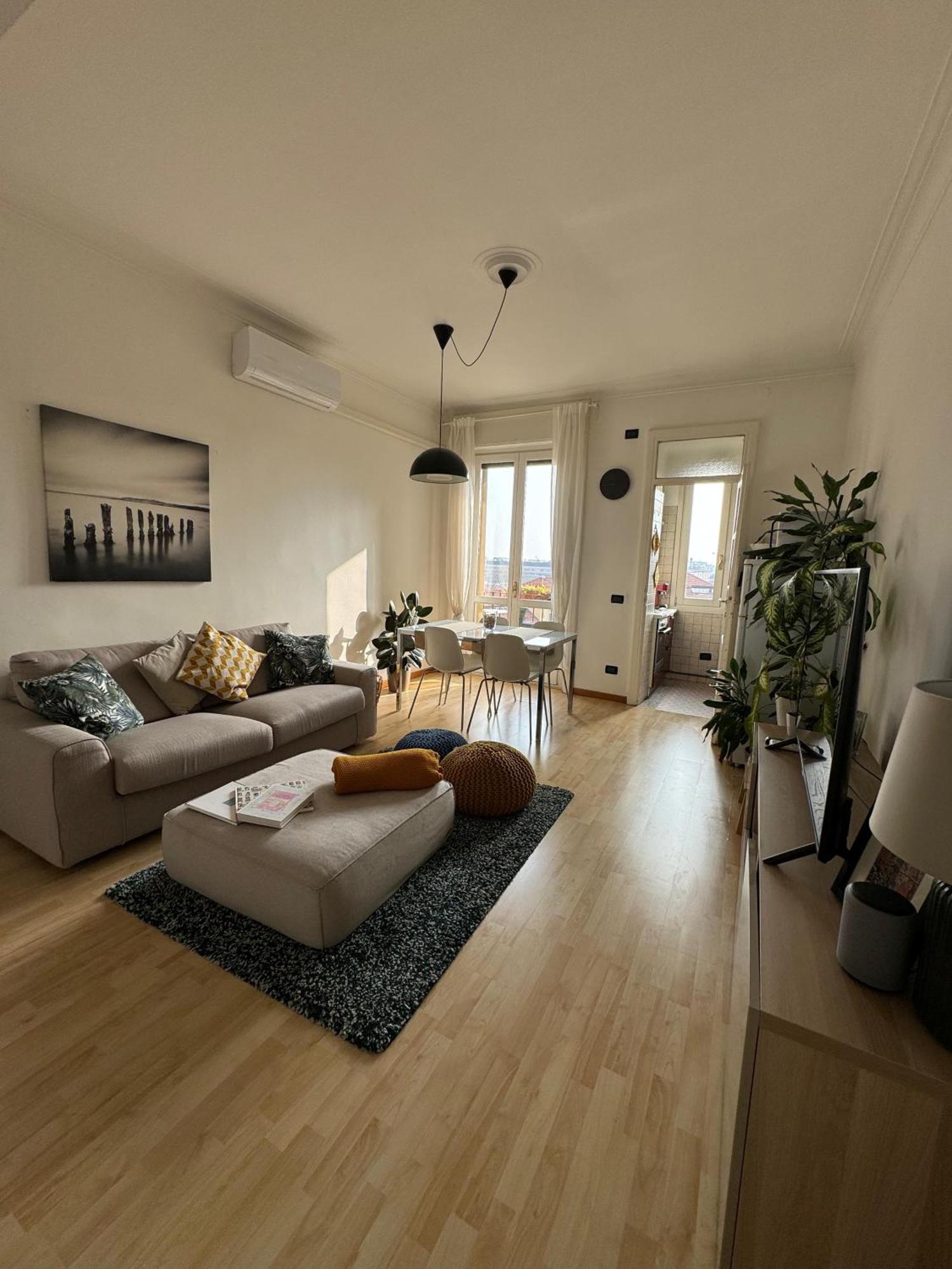 Trilocale Con Due Balconi A Isola Porta Nuova Apartment Milan Luaran gambar