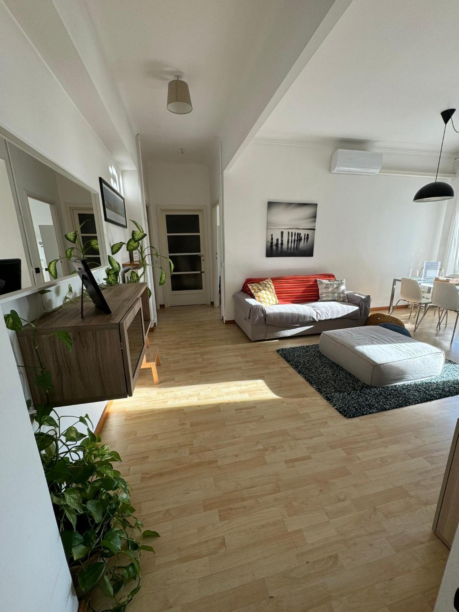Trilocale Con Due Balconi A Isola Porta Nuova Apartment Milan Luaran gambar